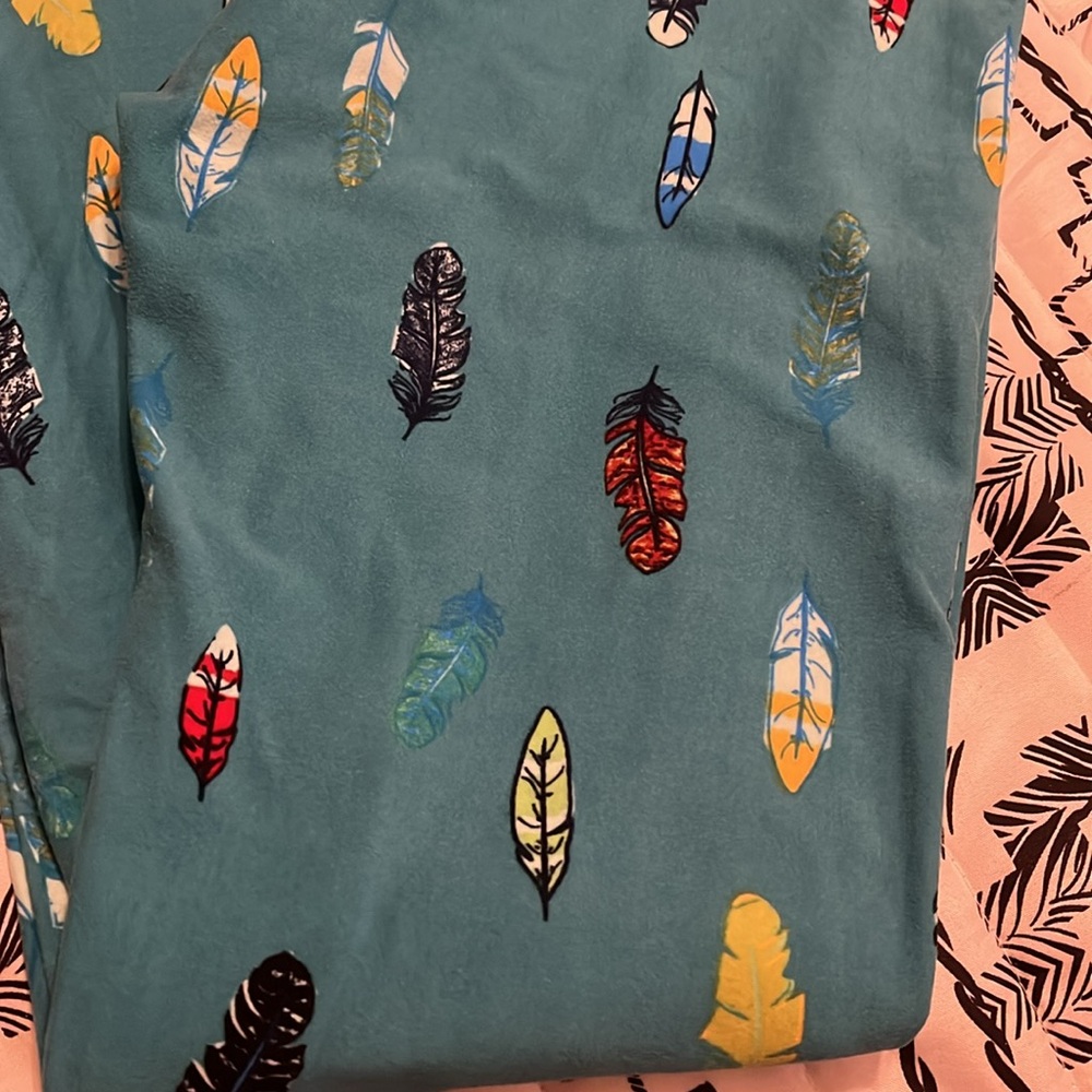 Lularoe Feathers Print Leggings Size Onesize - image 6